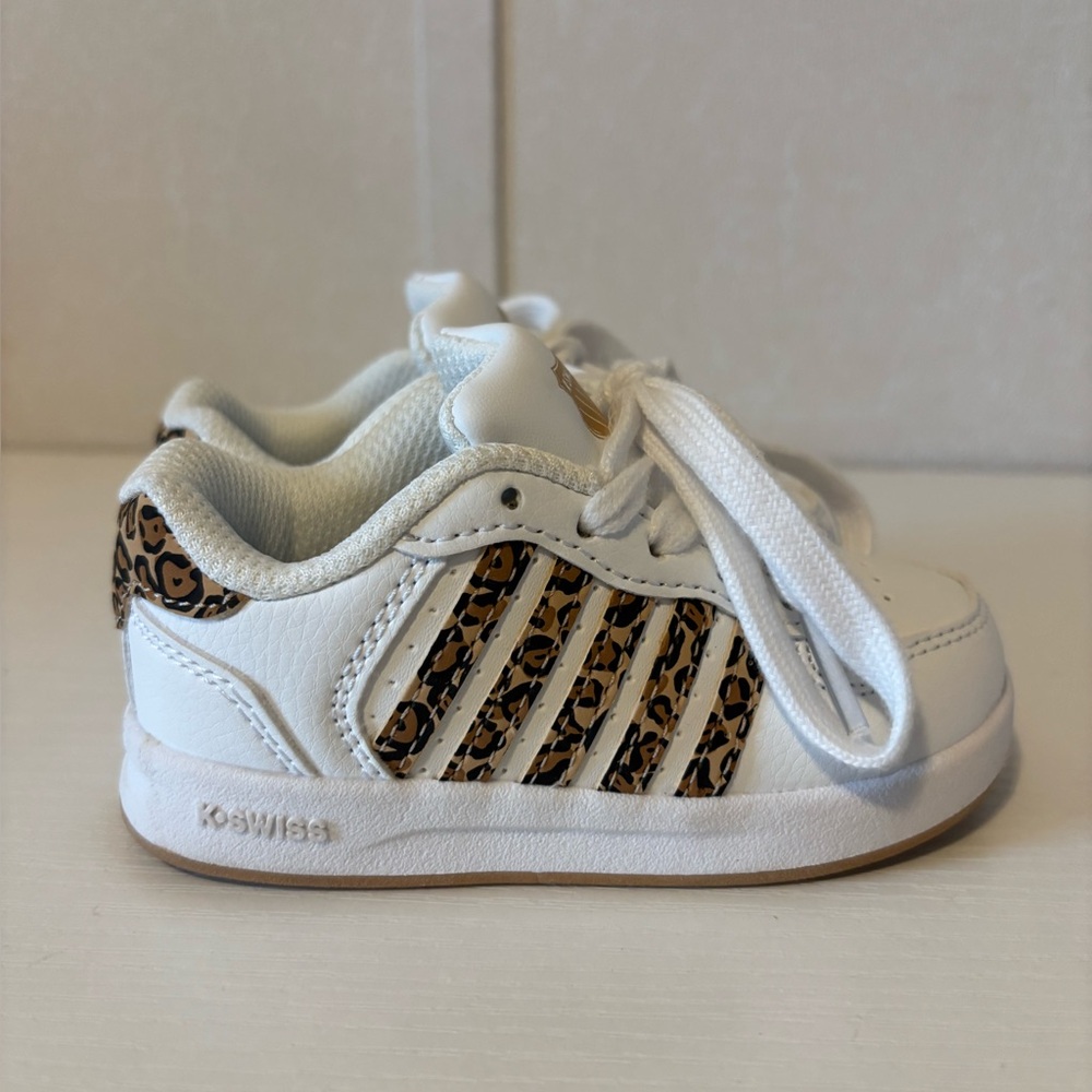 K-Swiss | Kids White and Brown Pattern Sneakers | Size 5 - Picture 2 of 6